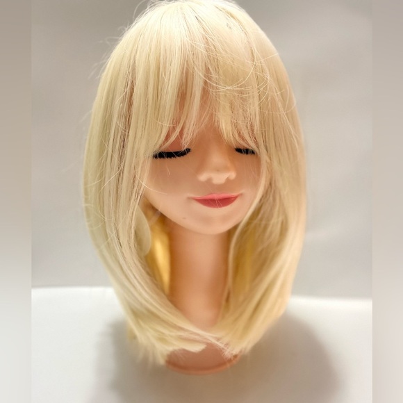NWT Blonde Bob Wig with Bangs Synthetic Fibers Wig - Picture 2 of 8